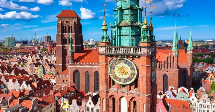 Artus Court and Gdansk Old Town Private Tour with Tickets - Long Market and Main Town Hall Square: where money and politics met