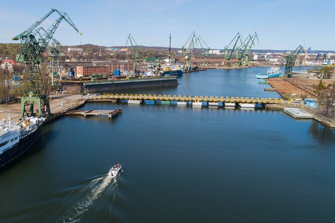 Cruises on the Motlawa River - The Teutonic wall, Długie Pobrzeże, and the river gates