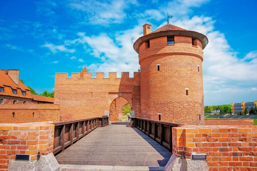 From Gdansk: Malbork Castle Half-Day Private Tour - The castle walk: guided route plus audio you don’t fight with
