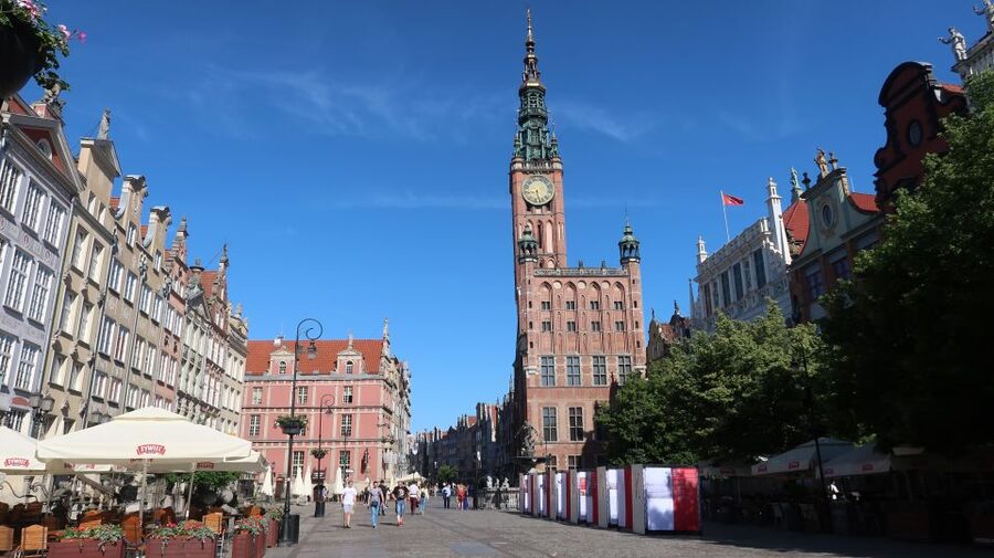 Gdansk and Stutthof Concentration Camp Private Tour - Optional Gdansk add-ons: Amber Museum, gates, tower views, and Mariacka Lane