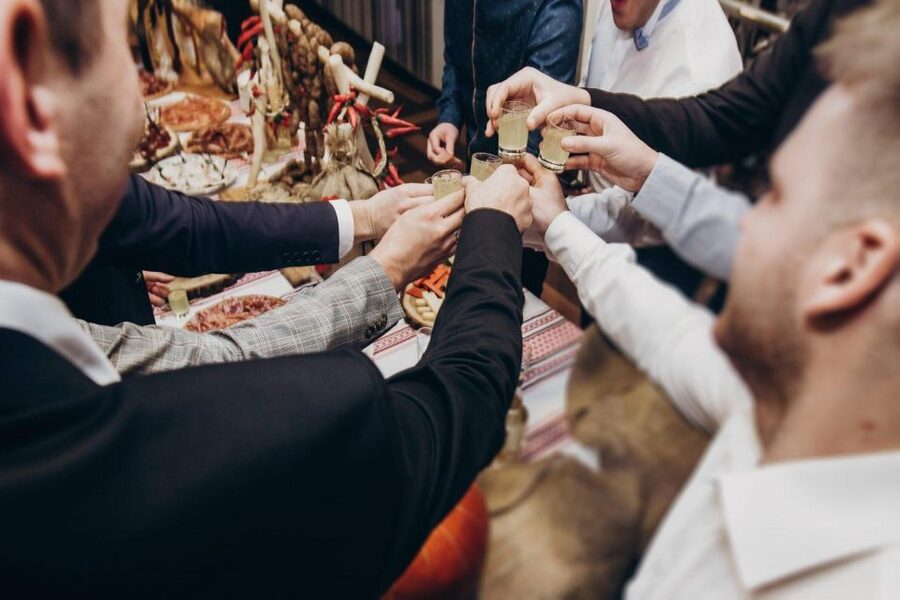 Gdańsk: Authentic Polish Vodka & Food Experience - Finding Piwnica Rajców and getting to your vodka table fast