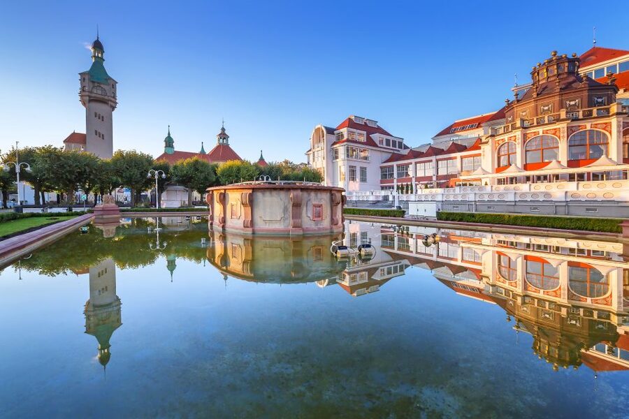 Gdansk: City Highlights Guided Private Bike Tour - The Six-Hour Upgrade: Sopot Coast, Oliwa Cathedral, and Zaspa Murals
