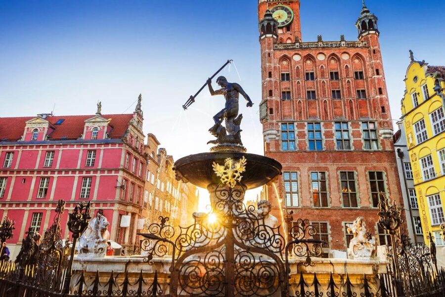 Gdansk: City Highlights Guided Private Bike Tour - Riding Logistics: Bike Choice, Helmets, Pace, and Limited Pickup