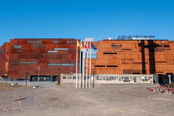 Gdansk: European Solidarity Centre Guided Tour - Why a guided tour is worth the money here
