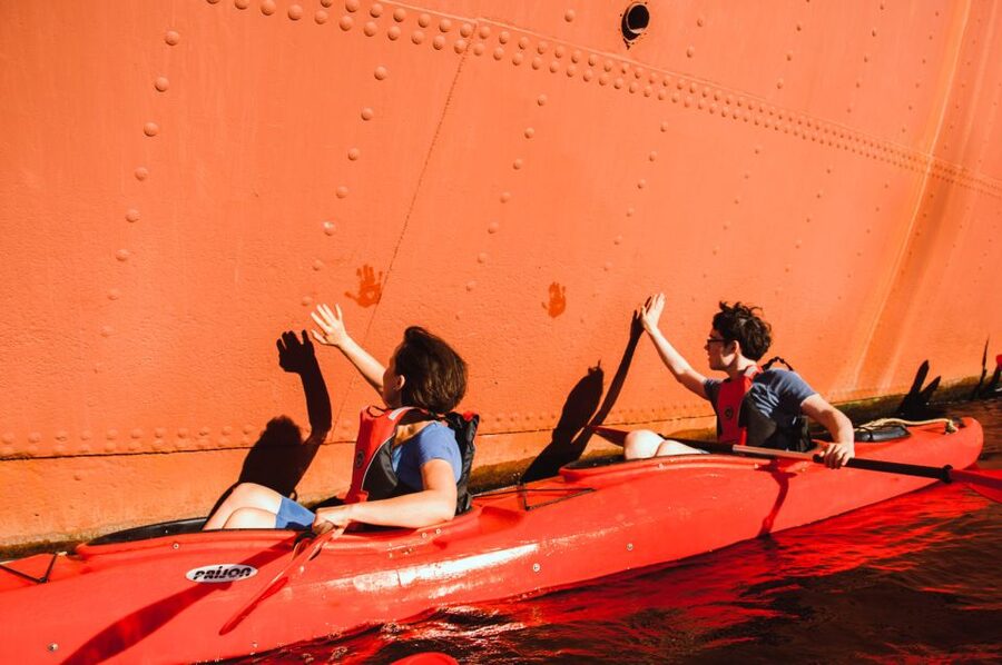Gdansk: Guided Kayak Tour - Meeting at the yacht club: find the red shipping containers