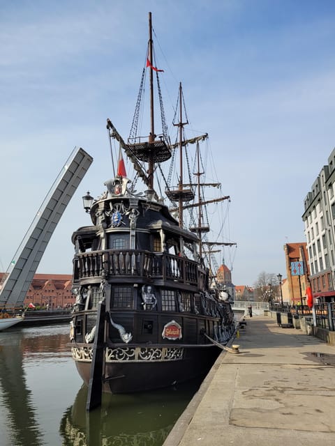 Gdansk: Guided Round-Trip Cruise to Westerplatte - Westerplatte: Nonstop Cruise Design vs Real-Time Extra Time