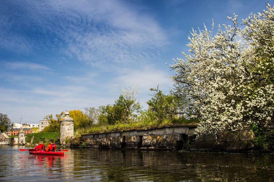 Gdańsk: Islands and Canals Private Kayak Tour - Soldek Ship and the Crane: Port Landmarks You Can Actually Approach