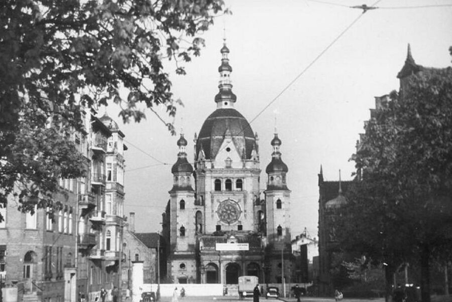 Gdansk: Jewish Heritage Guided Private Walking Tour - Walking the Trail of Jewish Monuments in Gdansk’s Old Town