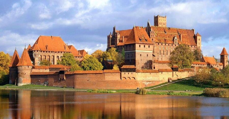 Gdansk: Malbork Castle & Westerplatte Tour with Local Lunch - Key highlights at a glance