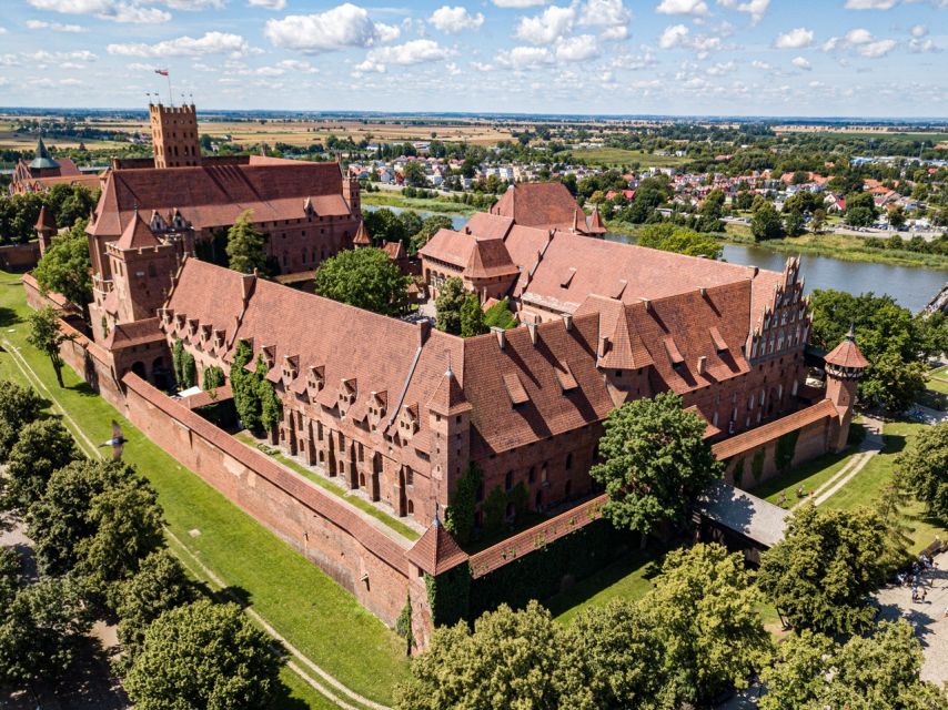 Gdansk: Malbork Castle & Westerplatte Tour with Local Lunch - The guide makes the difference (and you’ll feel it)