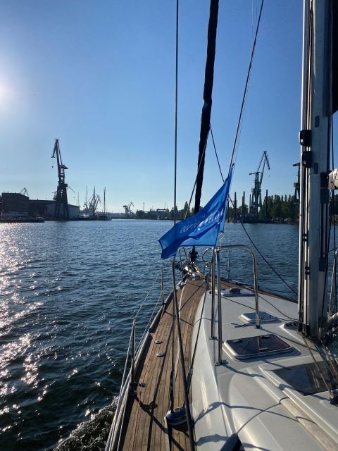 Gdańsk: Motlawa and Port yacht cruise with Welcome Drink - Prosecco or mulled wine: small drink, big mood