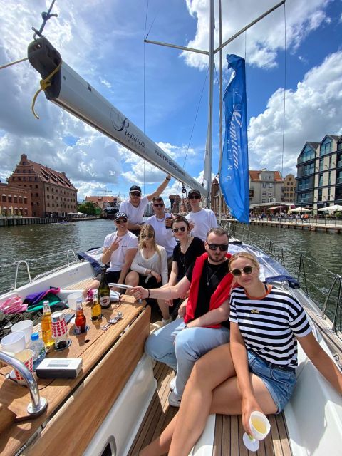 Gdańsk: Motlawa and Port yacht cruise with Welcome Drink - A 50-minute route that’s really about port life