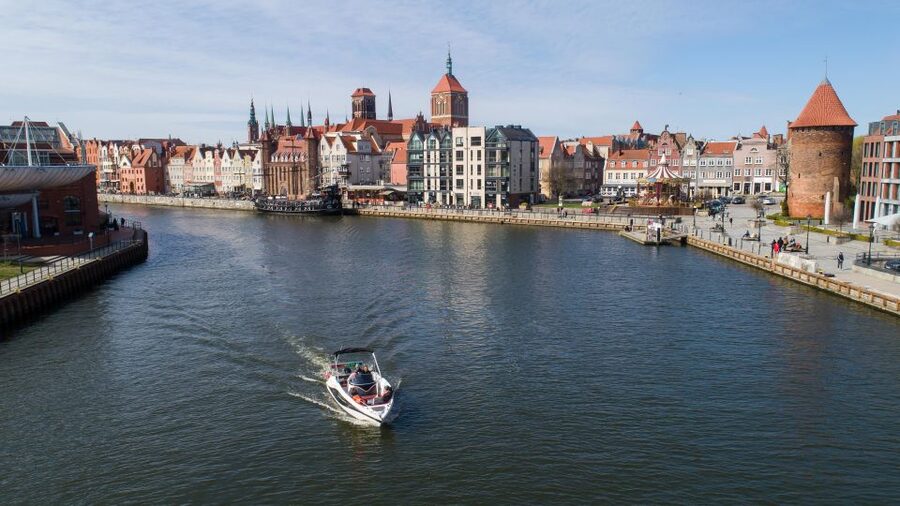 Gdańsk: Motlawa River Yacht Cruise - The loop along Motława: Green Bridge, Crane, fish market, and Brabank