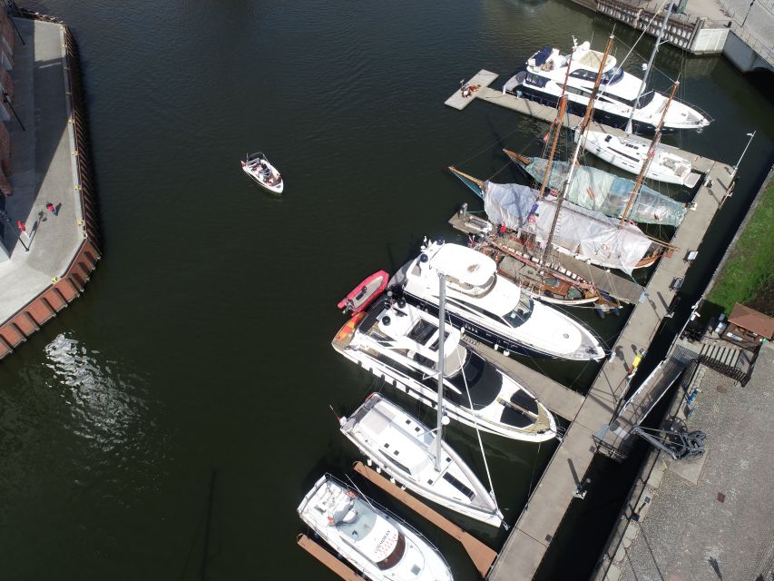 Gdańsk: Motlawa River Yacht Cruise - Storytelling style: multilingual guide plus recorded monument history