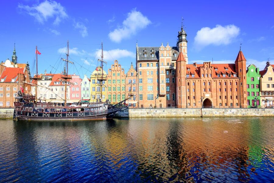 Gdańsk: Old Town Private Walking Tour with Legends and Facts - The 6-Hour “Full Story” Walk: Shipyard 1970 and the European Solidarity Centre