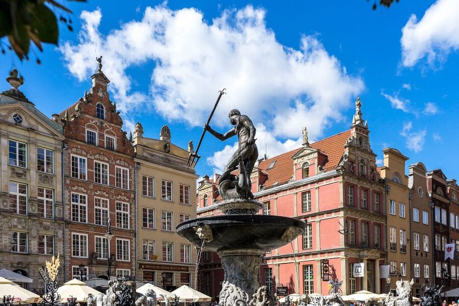 Gdańsk: Old Town Private Walking Tour with Legends and Facts - St Bridget’s Church in the 4-Hour Version: Amber and Martial-Law Memory