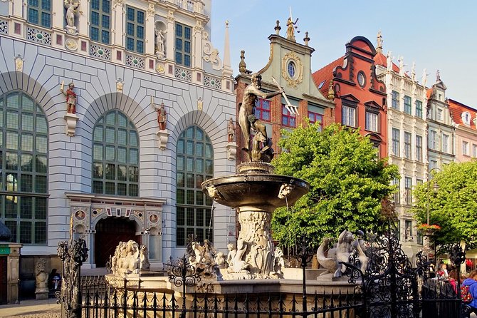 Gdańsk: Old Town Private Walking Tour with Legends and Facts - Upland Gate to Dluga Street: The Old Town’s Main Spine