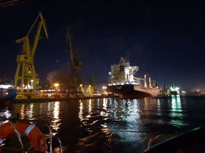 Gdansk: Scenic Evening Yacht Cruise with Welcome Drink - Welcome drink, blankets, and how the season changes the vibe