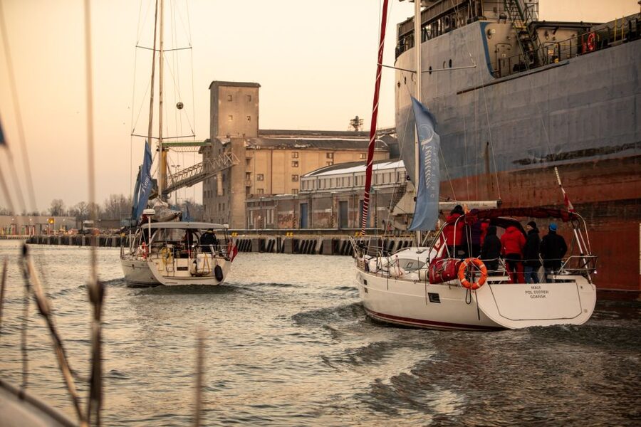 Gdańsk: Scenic Sunset Cruise with Welcome Drink - A Calm Yacht Ride Where Gdańsk’s Port Comes Alive