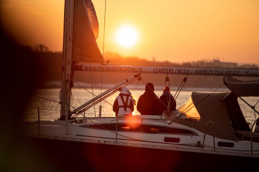 Gdańsk: Scenic Sunset Cruise with Welcome Drink - Meeting at Oria Magic House: The Easy-to-Find Starting Point