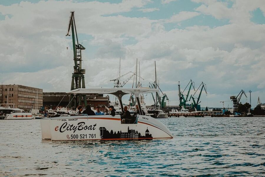 Gdańsk: Sightseeing EcoCruise around the Old Town of Gdansk - Historic water gates and the red crane: where the photos really improve