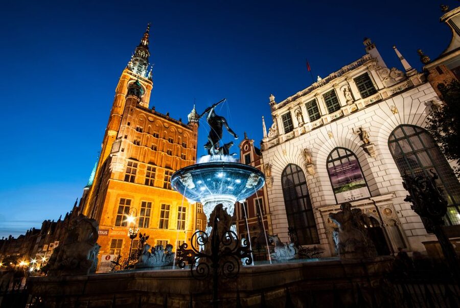 Gdansk: Small Group Walking Tour - Gold and Green Gate: the moment the scenery shifts