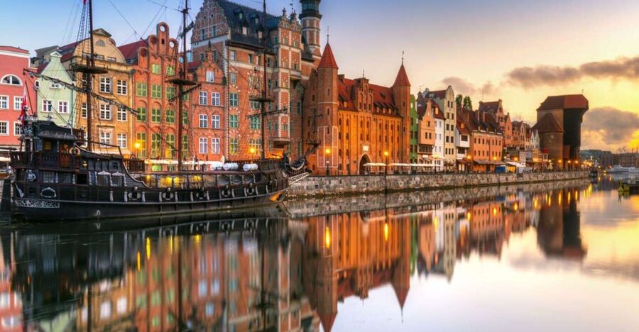 Gdansk: Small Group Walking Tour - Island of Granaries: a specific stop with strong payoff
