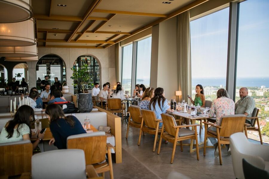 Gdańsk: Spanish Cuisine and City Views From the Top Floor - Reaching Treinta y Tres at Olivia Star (33rd Floor, 140 Meters Up)