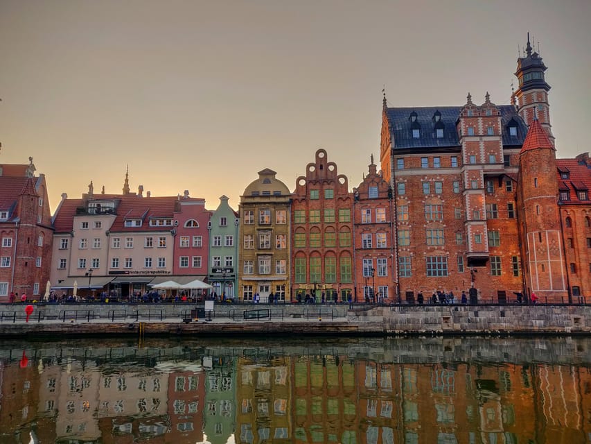 Historic City Center Tour Gdansk in German - High Gate and civic landmarks: Right-town Town Hall and Arthur’s Court