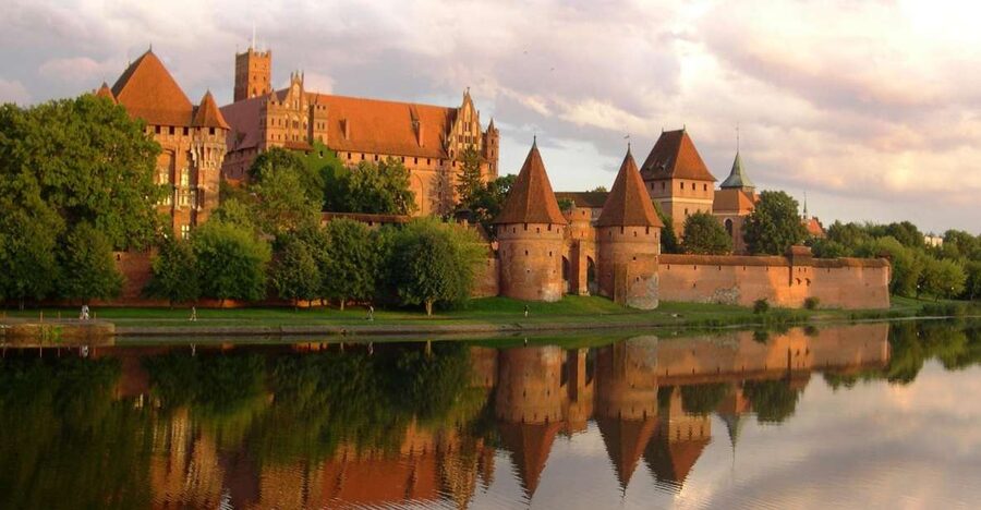 Malbork Castle Tour: 6-Hour Private Tour - Skip the Line Means You Spend It on the Real Sights