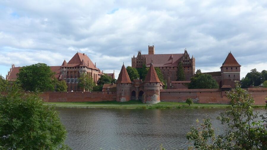 Malbork Castle Tour: 6-Hour Private Tour - Stairs, Shoes, and Building Layout Reality Checks