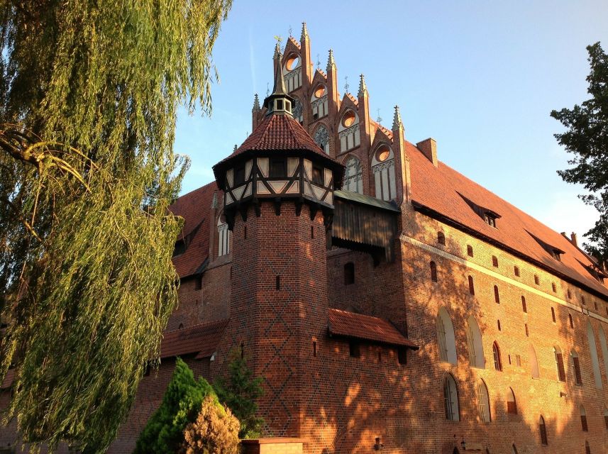 Malbork Castle Tour: 6-Hour Private Tour - Guide Quality and Communication: What to Expect in Real Life