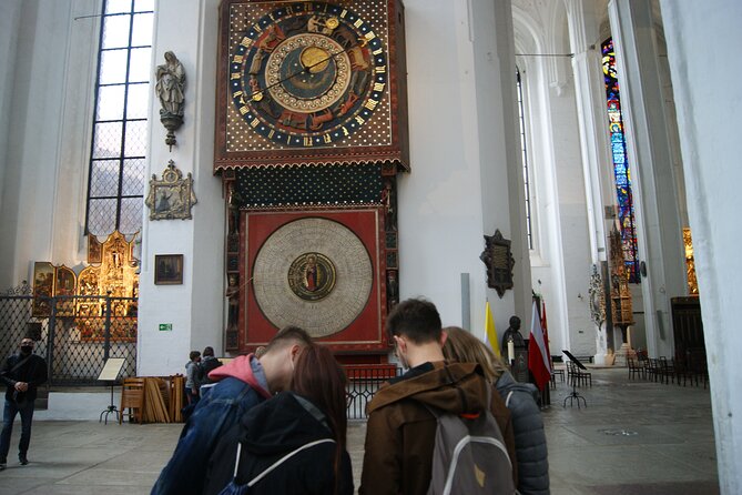 Private 2-Hour Tour with City Game in Gdańsk - Fahrenheit House street and the kings-and-facades vibe