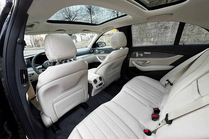 Private Round Trip Transfers from Gdansk Airport (GDN) to Gdansk - Luggage and Kids: The Rules That Keep It Smooth