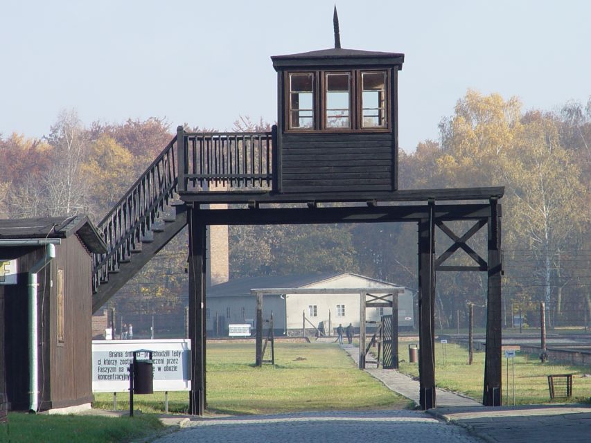 Private transportation to the Stutthof Concentration Camp 4h - Do you need a museum guide? Make the choice before the gate