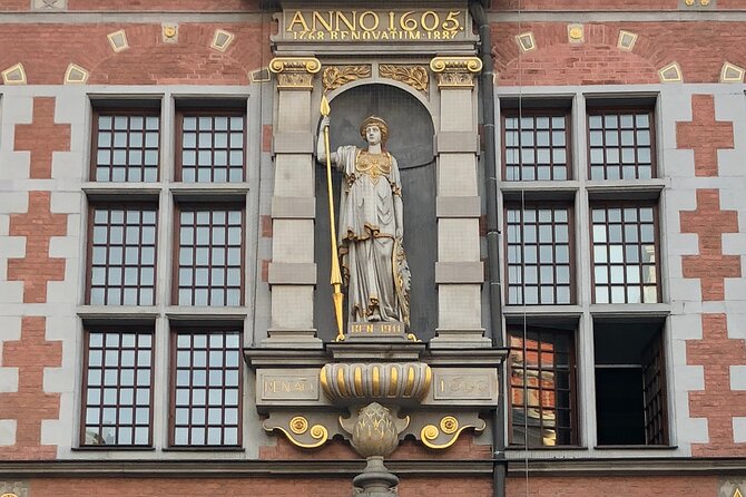 Private Walking Tour of Old Gdańsk with an architect-guide - Ratusz Starego Miasta: city hall, Radunia Canal, and Teutonic context