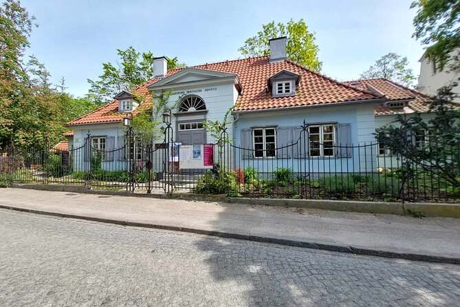 Sopot Private City Walking or Bike Tour with a local architect - Villas Street across a ravine: classic houses and Montmartre vibes