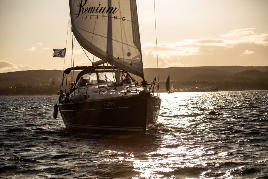Sopot: Sunset Yacht Cruise with Welcome Drink - From Plac Zdrojowy 2 to the Sopot pier: getting on board without stress