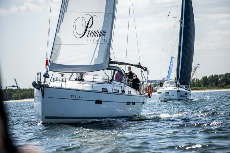 Sopot: Yacht Cruise Around the Bay with Welcome Drink - Your welcome drink: prosecco in summer, mulled wine off-season